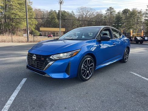 Used 2025 Nissan Sentra SR w/ SR Premium Package image 2