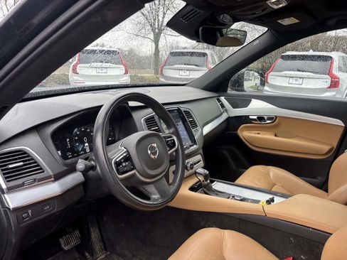 Used 2018 Volvo XC90 T5 Momentum w/ Convenience Package image 24