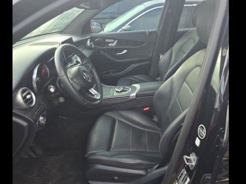 Used 2018 Mercedes-Benz GLC 300 w/ Premium Package image 30