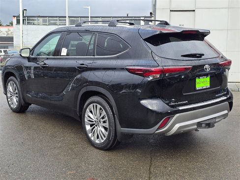 New 2026 Toyota Highlander Platinum image 5