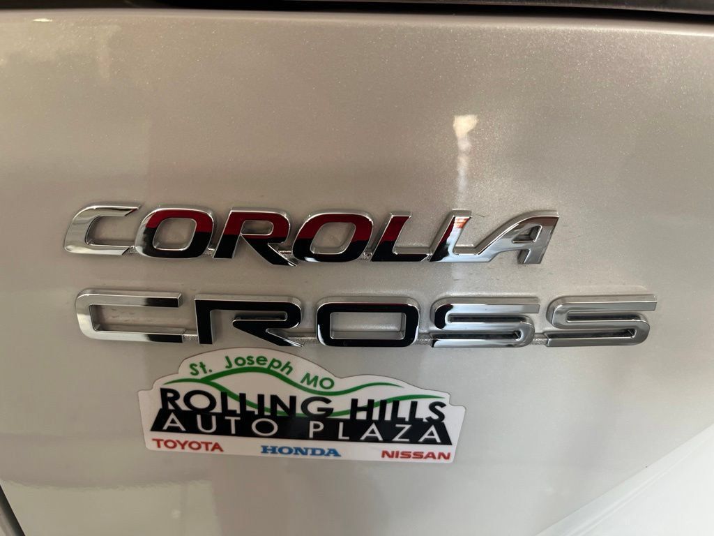 Used 2026 Toyota Corolla Cross LE AWD/4WD image 40