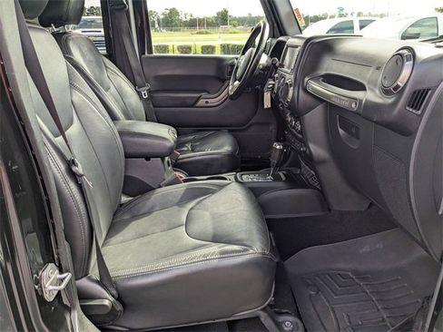 Used 2018 Jeep Wrangler Unlimited Sahara image 33