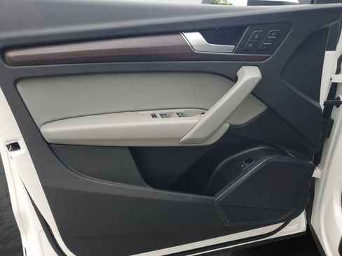 Used 2022 Audi Q5 2.0T Premium w/ Convenience Package image 18