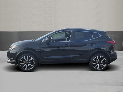 Used 2018 Nissan Rogue Sport SL w/ SL Premium Package image 2