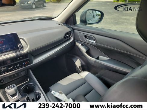 Used 2025 Nissan Rogue SV w/ SV Premium Package FWD image 17
