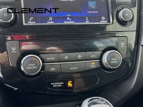 Used 2020 Nissan Rogue SV image 18