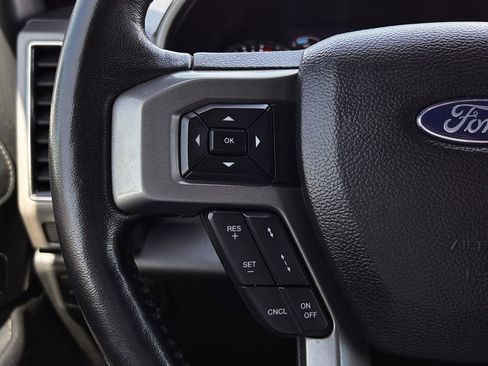 Used 2021 Ford Expedition XLT image 14