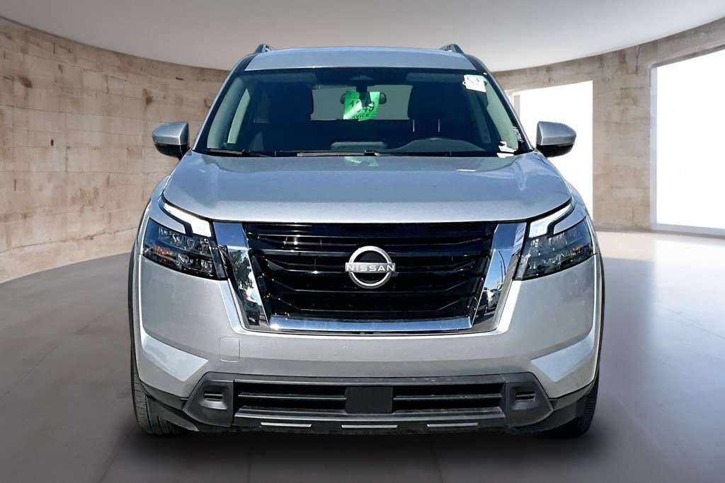 Used 2025 Nissan Pathfinder SV FWD image 4