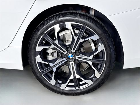 Used 2025 BMW 330i Sedan w/ Premium Package image 32