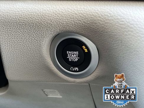 Used 2024 Chrysler Pacifica Select image 35