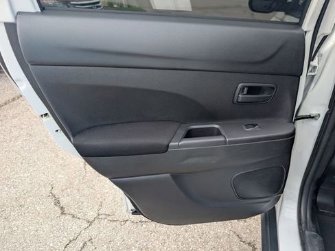 Used 2015 Mitsubishi Outlander Sport ES FWD image 17