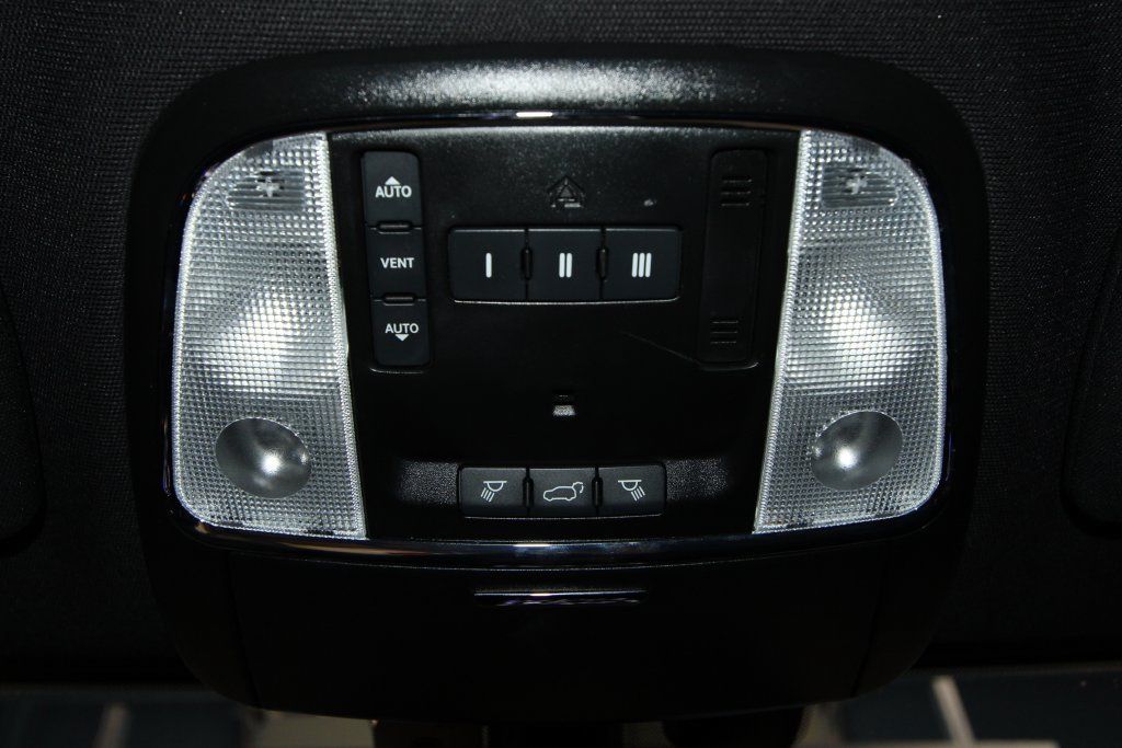Used 2020 Jeep Grand Cherokee Altitude AWD/4WD image 18