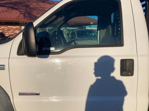 Used 2005 Ford F450 XL image 2