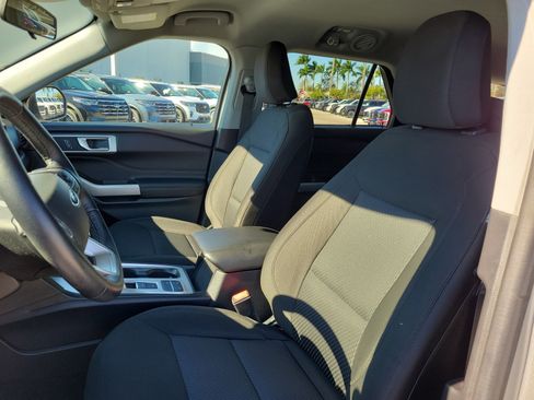 Used 2022 Ford Explorer XLT image 11