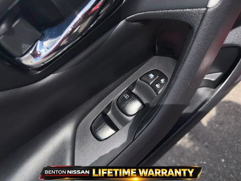 Used 2017 Nissan Altima 2.5 SR w/ Midnight Edition Package FWD image 12
