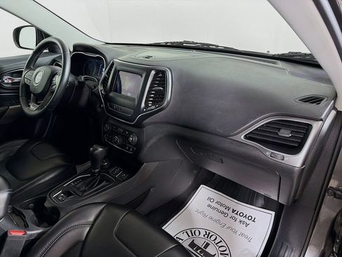 Used 2019 Jeep Cherokee Latitude Plus AWD/4WD image 25