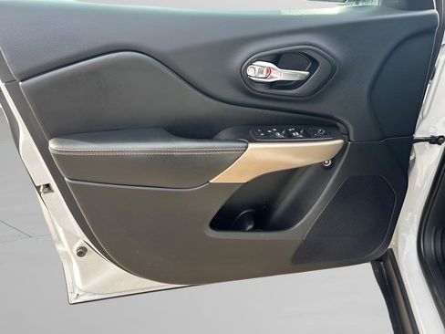 Used 2018 Jeep Cherokee Limited w/ High Altitude Package AWD/4WD image 8