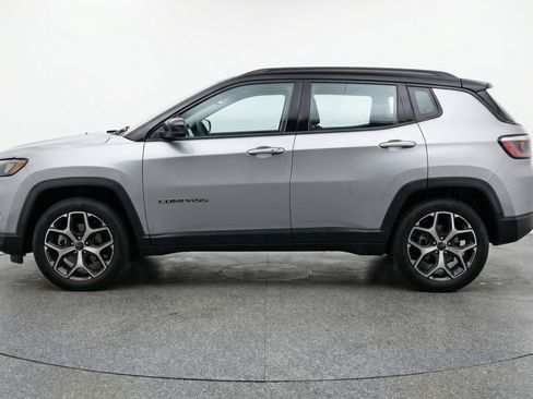 Used 2025 Jeep Compass Limited image 5