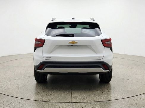 Used 2025 Chevrolet Trax LT w/ LT Convenience Package image 7