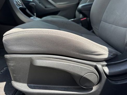 Used 2012 Hyundai Elantra GLS FWD image 14