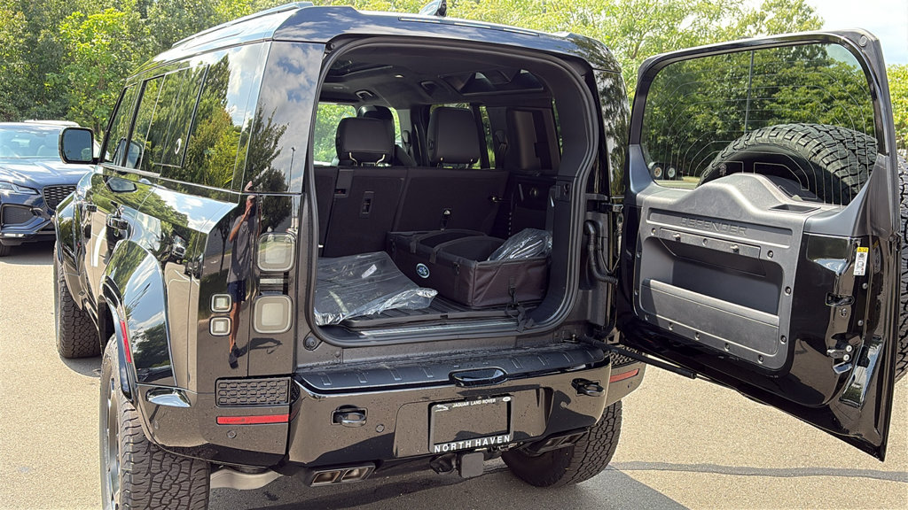 New 2026 Land Rover Defender 110 OCTA AWD/4WD image 23