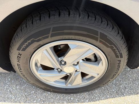 Used 2024 Hyundai Elantra SE FWD image 19