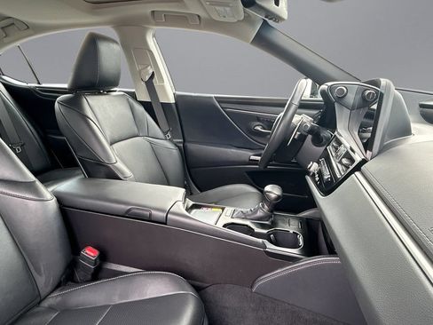 Used 2025 Lexus ES 350 w/ Premium Package FWD image 16