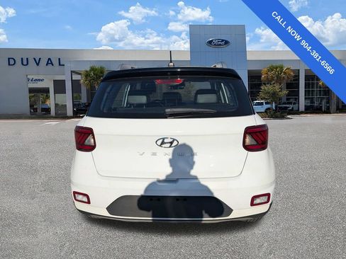 Used 2023 Hyundai Venue Limited FWD image 5