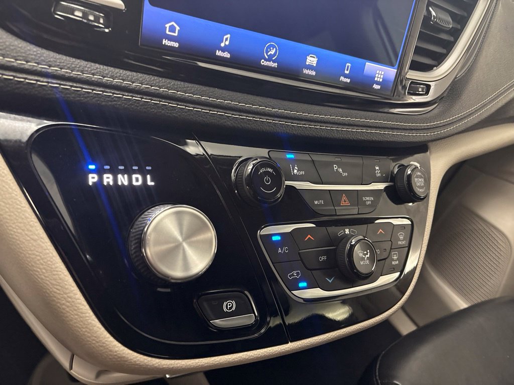 Used 2022 Chrysler Pacifica Touring-L FWD image 27