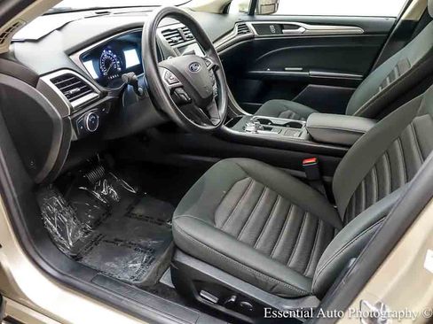 Certified 2018 Ford Fusion SE w/ Fusion SE Technology Package FWD image 10