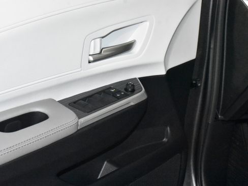 Used 2025 Toyota Sienna XLE FWD image 25