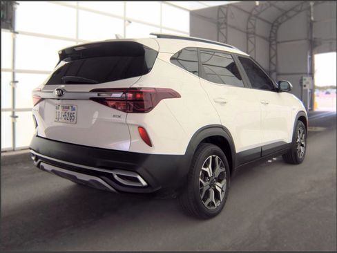 Used 2021 Kia Seltos EX AWD/4WD image 2