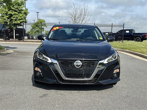 Certified 2019 Nissan Altima 2.5 Platinum image 2