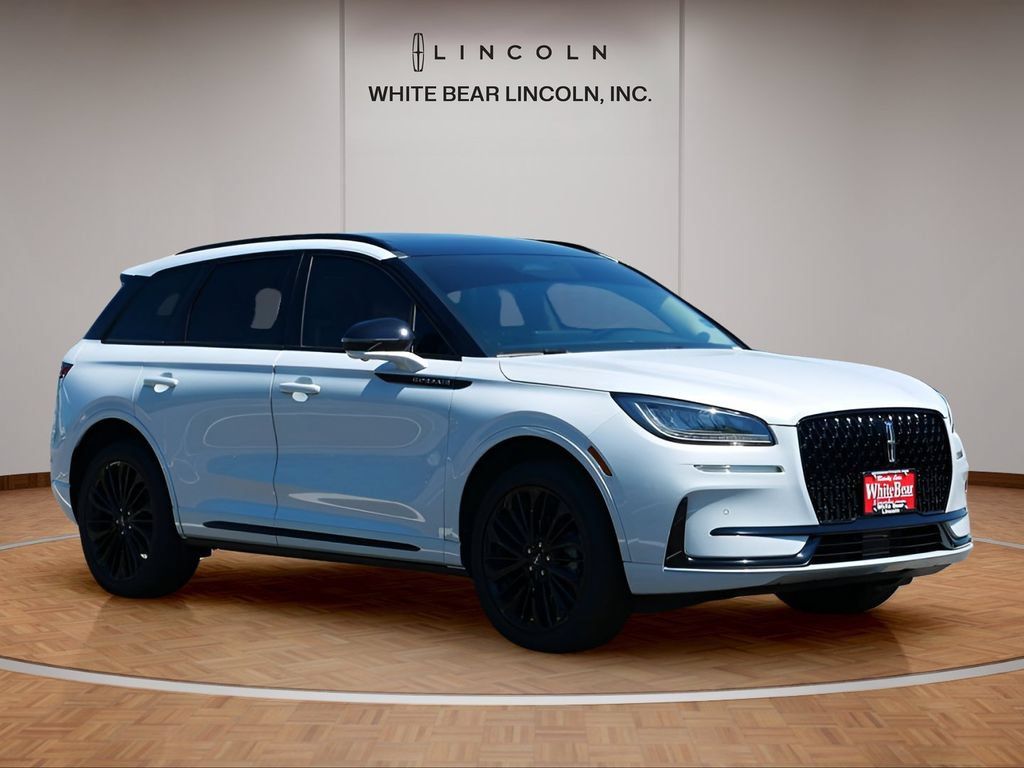 Used 2025 Lincoln Corsair AWD w/ Equipment Group 101A image 3