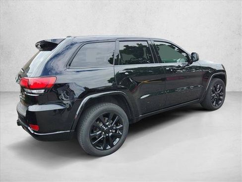 Used 2017 Jeep Grand Cherokee Altitude AWD/4WD image 13