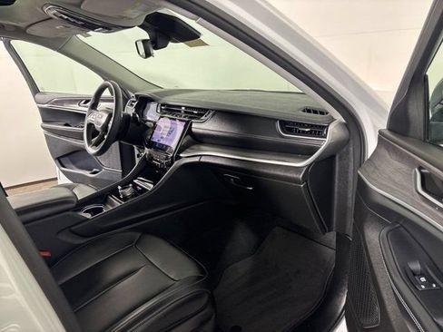 Used 2023 Jeep Grand Cherokee Limited AWD/4WD image 27