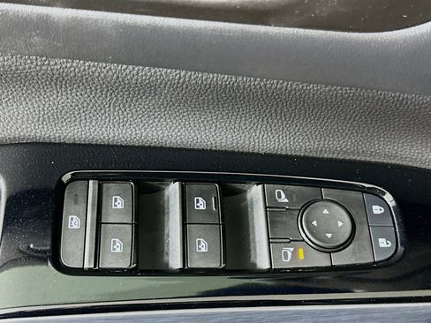 Used 2025 Nissan Pathfinder SL image 15