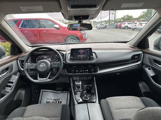 Used 2023 Nissan Rogue SV video 2