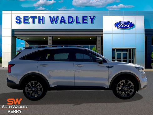 Used 2023 Kia Sorento SX Prestige image 2
