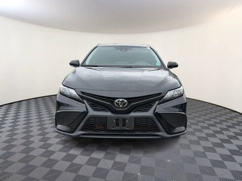 Used 2022 Toyota Camry SE w/ Cold Weather Package FWD image 3