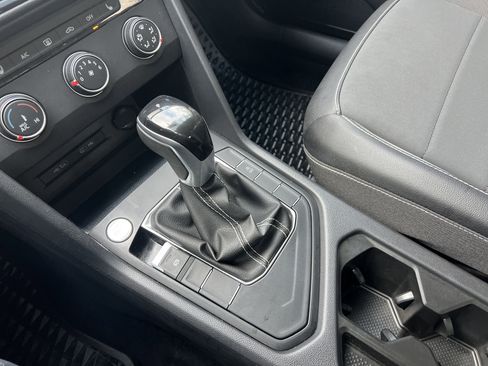 Certified 2022 Volkswagen Taos SE image 21