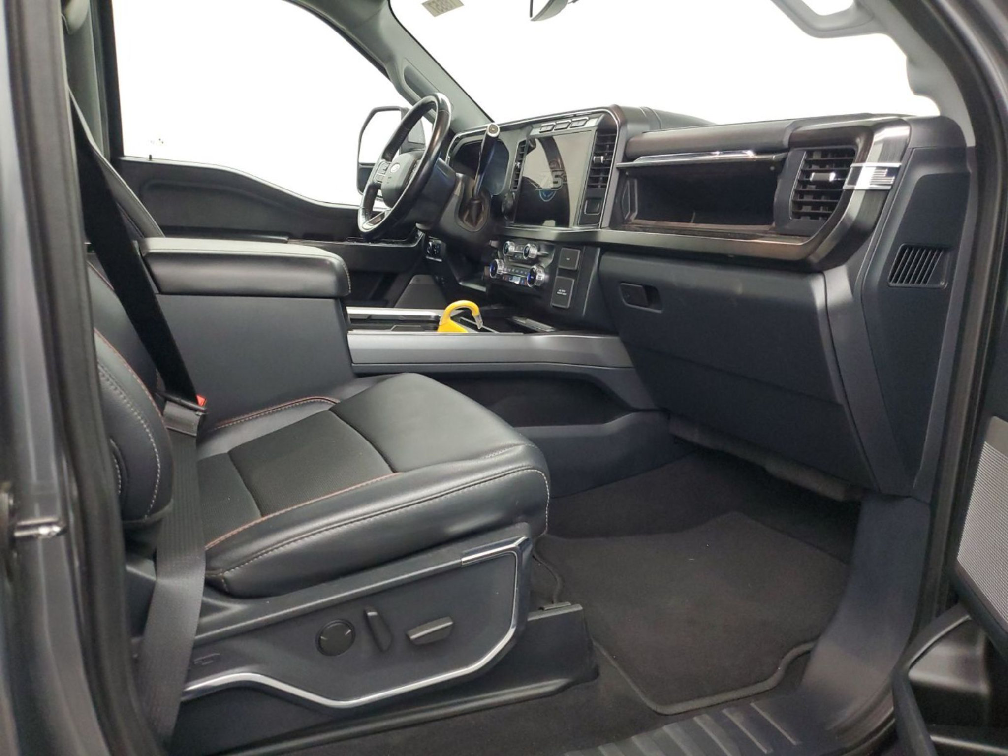 Used 2023 Ford F350 Lariat w/ Tow Technology Package AWD/4WD image 9