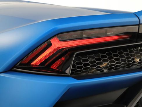 Used 2020 Lamborghini Huracan EVO RWD image 35