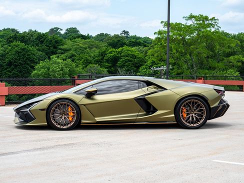 Used 2025 Lamborghini Revuelto AWD/4WD image 3