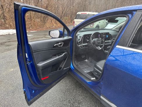 Used 2023 Kia Sportage EX image 12