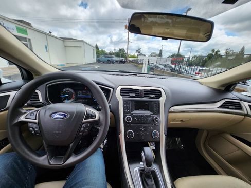 Used 2015 Ford Fusion SE FWD image 14