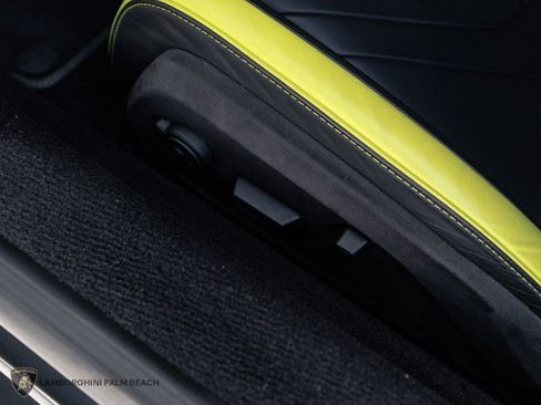 Used 2024 Lamborghini Revuelto image 31