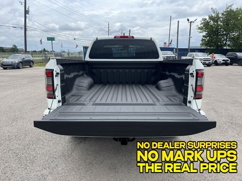 Used 2025 Nissan Frontier SV RWD image 5
