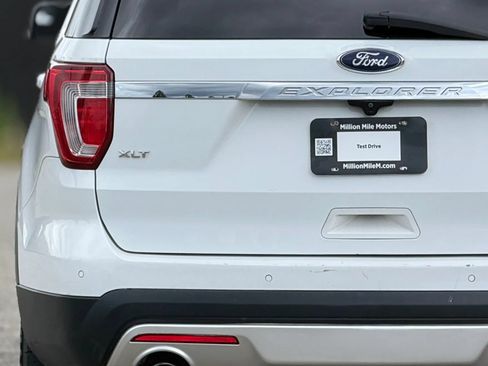 Used 2016 Ford Explorer XLT AWD/4WD image 13