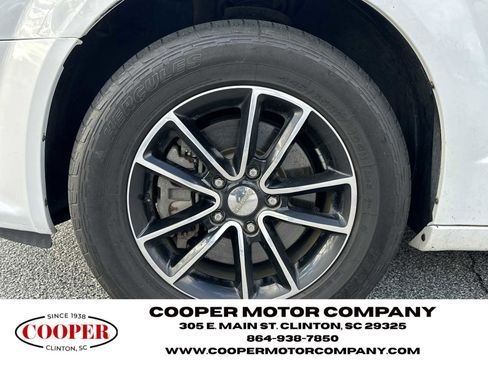 Used 2018 Dodge Grand Caravan SE image 11